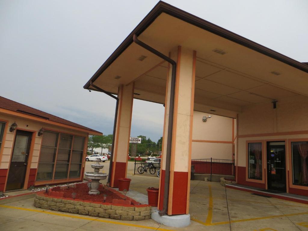 Gurnee Motel 2*